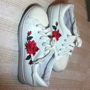 Rose embroidered shoes